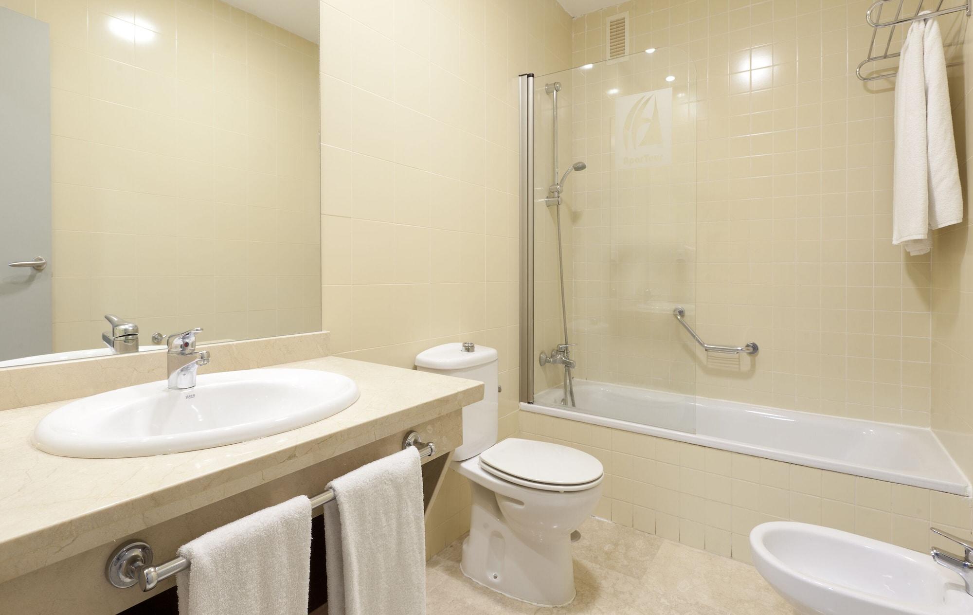 Apartamentos Vertice Sevilla Aljarafe Bormujos Ngoại thất bức ảnh