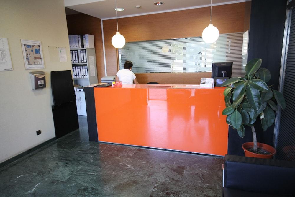 Apartamentos Vertice Sevilla Aljarafe Bormujos Ngoại thất bức ảnh