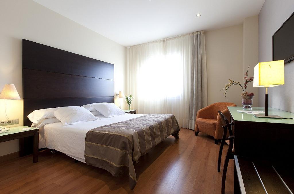Apartamentos Vertice Sevilla Aljarafe Bormujos Ngoại thất bức ảnh