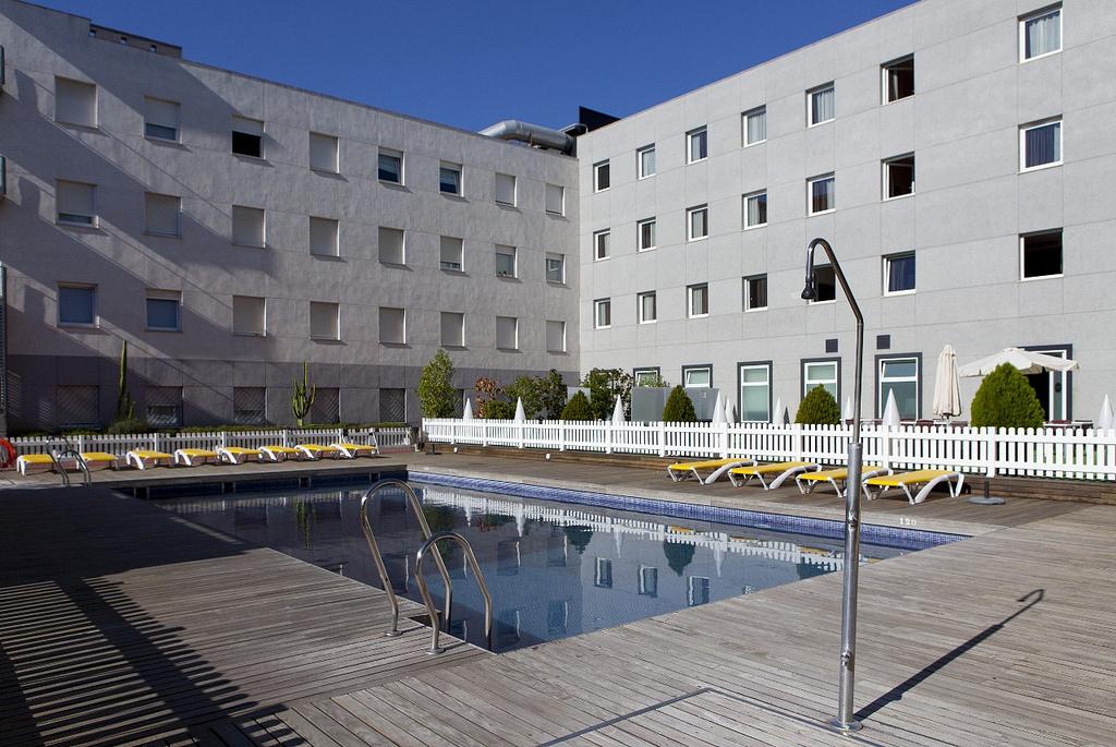 Apartamentos Vertice Sevilla Aljarafe Bormujos Ngoại thất bức ảnh
