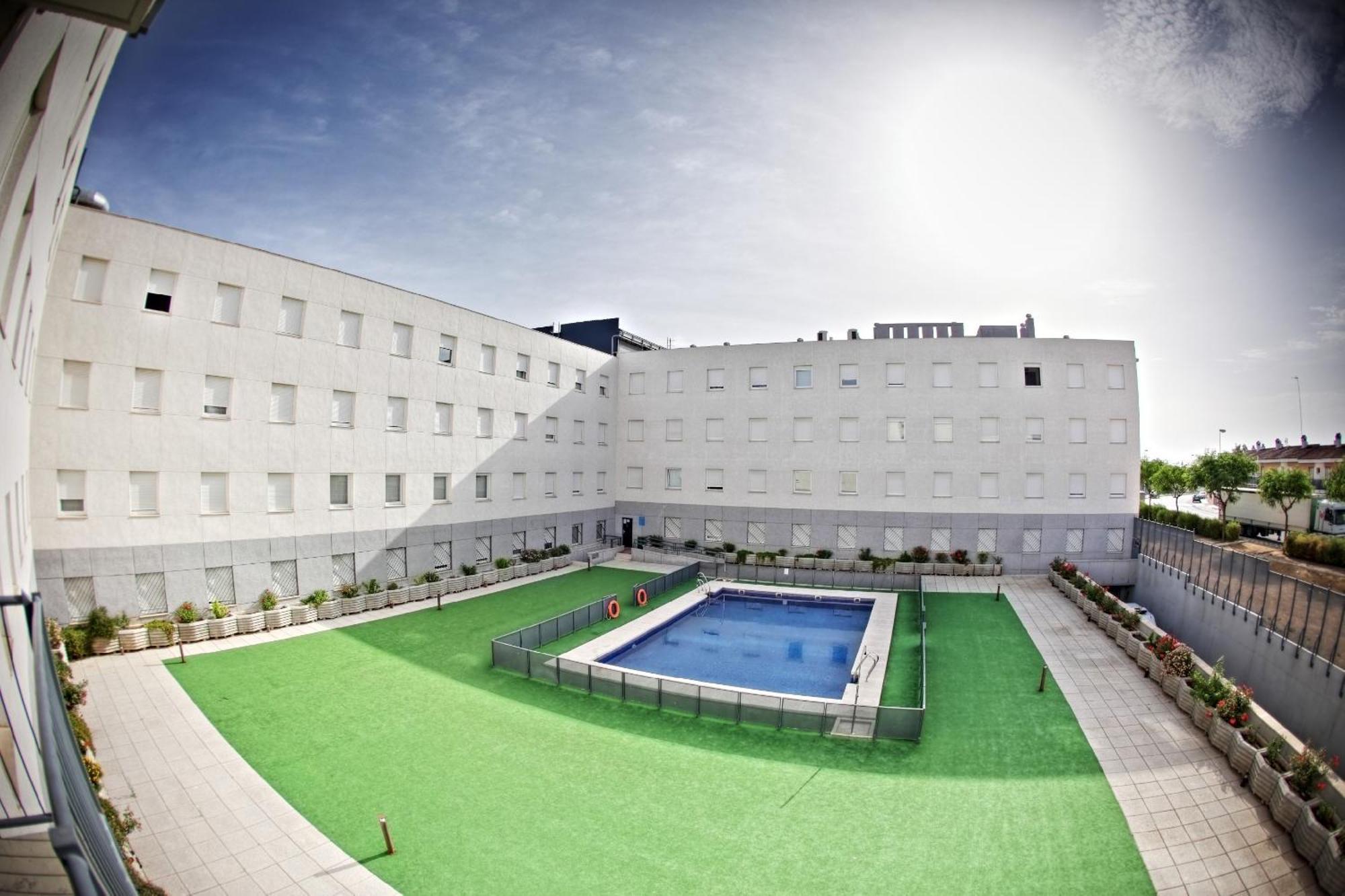 Apartamentos Vertice Sevilla Aljarafe Bormujos Ngoại thất bức ảnh